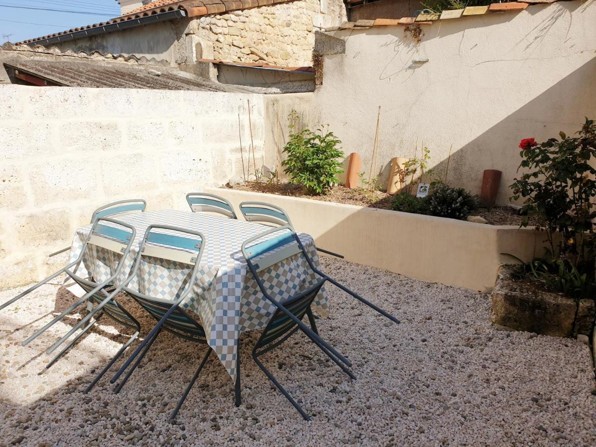Maison de ville confortable avec cour interieure Angoulême Extérieur photo